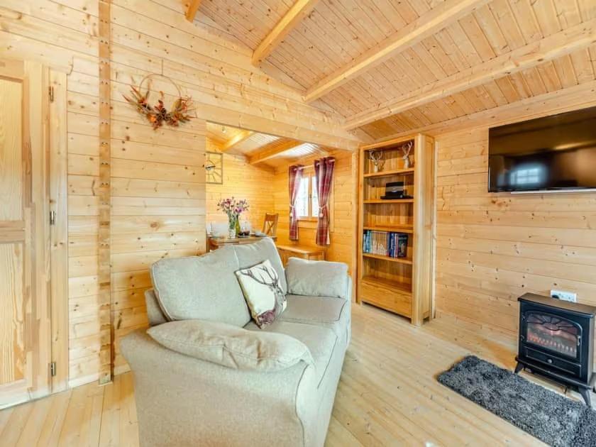 Lochinvar - Clydesdale Log Cabin With Hot Tub Airdrie Exterior photo